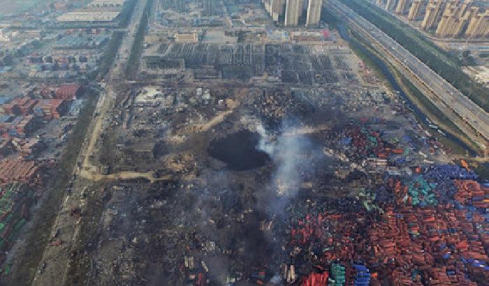 Esplosione a Tianjin: 12 arresti, anche manager