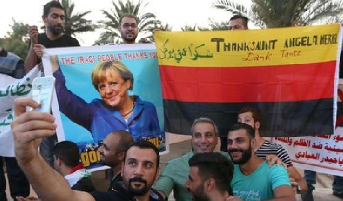 Migranti, Merkel ringrazia tedeschi: integriamoli, ci cambieranno