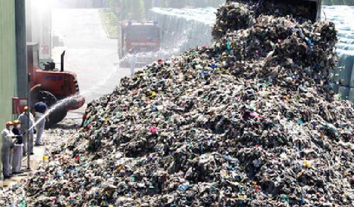 Rifiuti, Mazzarà Sant'Andrea (Messina): arrestato il sindaco