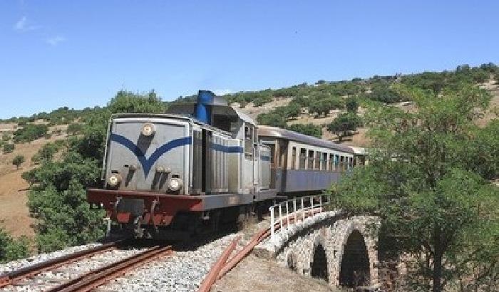 Sardegna, deraglia trenino verde