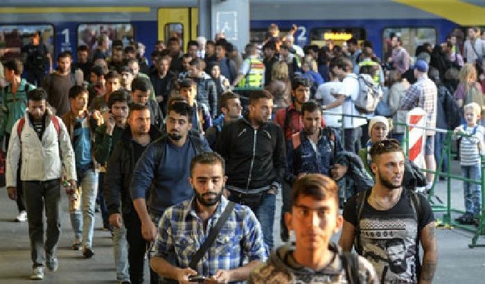 Nella foto, migranti