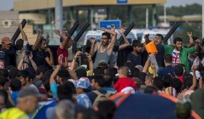 Ungheria, lacrimogeni contro i migranti