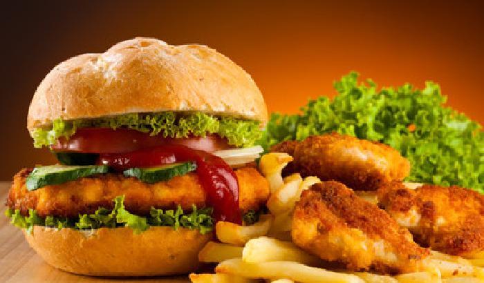 Sofia tassa il cibo spazzatura