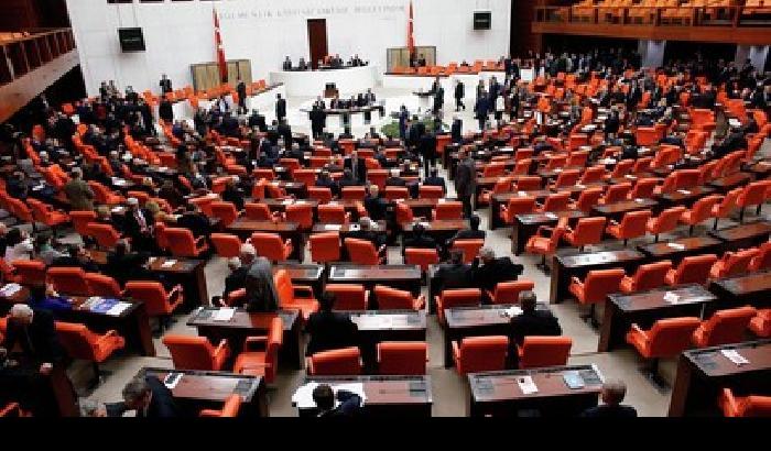 Turchia: i curdi lasciano il governo, nominati i sostituti