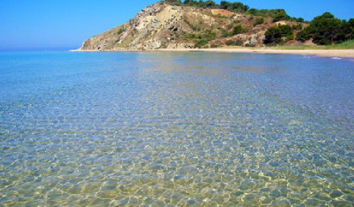 Edilizia pazza: resort nella riserva naturale di Torre Salsa