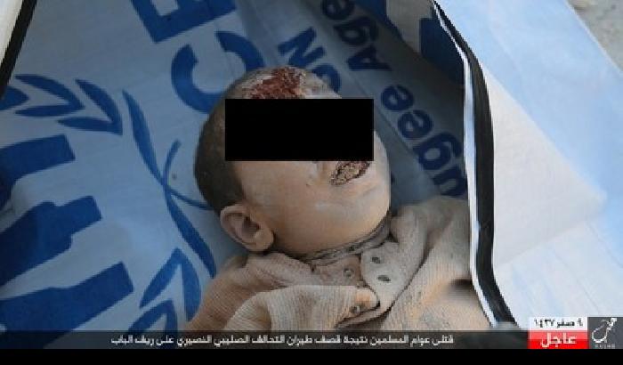 0002A2-NEWS_165597 I raid di Francia e Russia uccidono vecchi e bambini