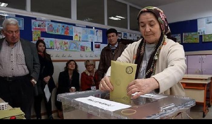 013B41-NEWS_163680 Turchia, a Erdogan la maggioranza assoluta