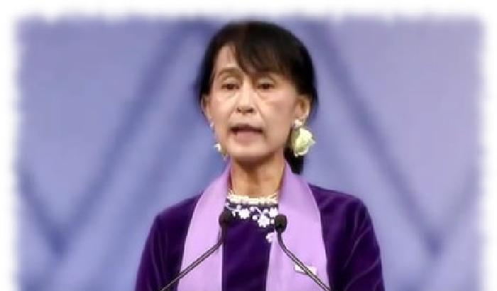 013CB7-NEWS_164502 Nelle mani dei birmani domini e domani