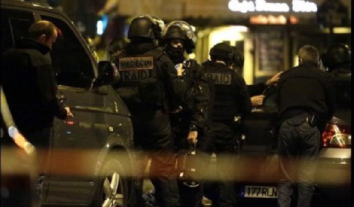 013D70-NEWS_164901 La Francia militarizzata chiude le frontiere