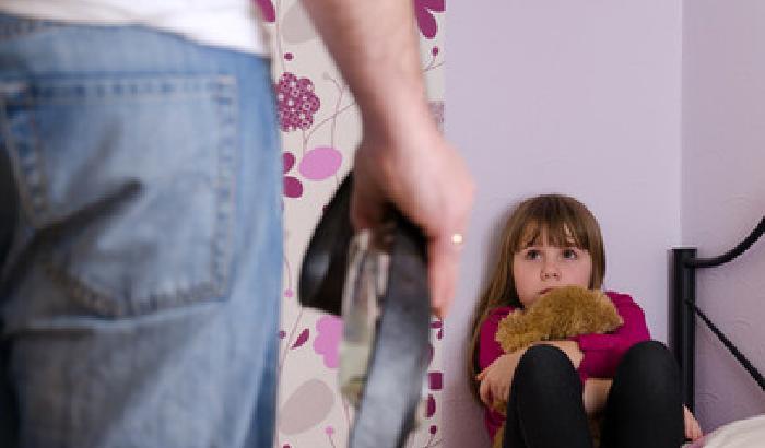 Violentò le figlie e la nipote: condannato a 22 anni di prigione