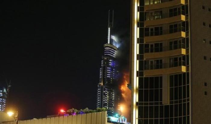 0144E4-dubai-a-fuoco-un-hotel Dubai, a fuoco un hotel