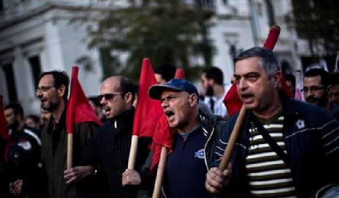 Atene si scontra coi contadini