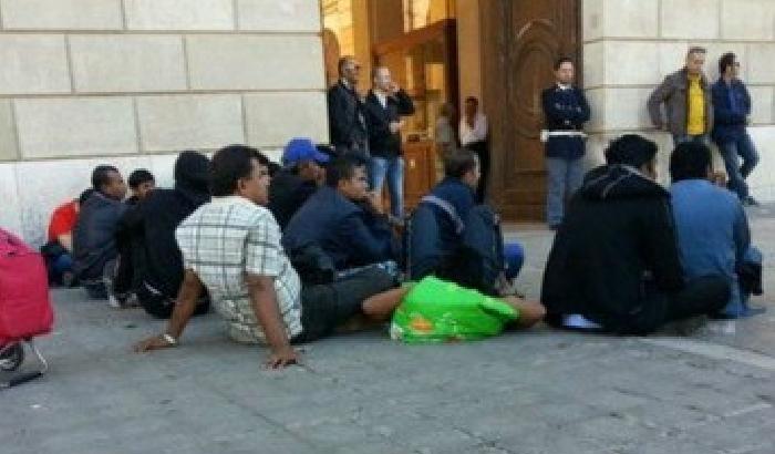 015368-NEWS_177444 Palermo, centro di accoglienza troppo affollato: la rivolta dei migranti