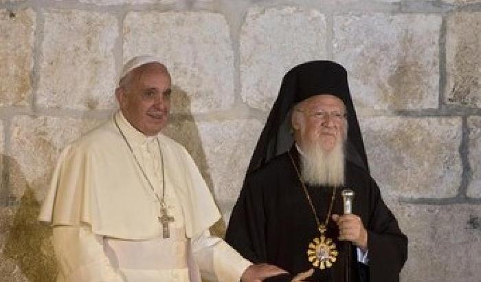 01566E-papa-francesco-con-il-patriarca-bartolomeo-insieme-sabato-porteranno-il-loro-sostegno-ai-profughi-di-lesbo-in-grecia Papa Francesco con il patriarca Bartolomeo: insieme sabato porteranno il loro sostegno ai profughi di Lesbo, in Grecia