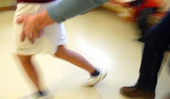 Prova a violentare una studentessa: professore condannato