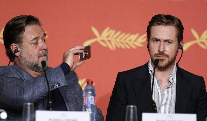 Russel Crowe e Ryan Gosling alla conferenza stampa di Nice Guys al festival di Cannes 2016