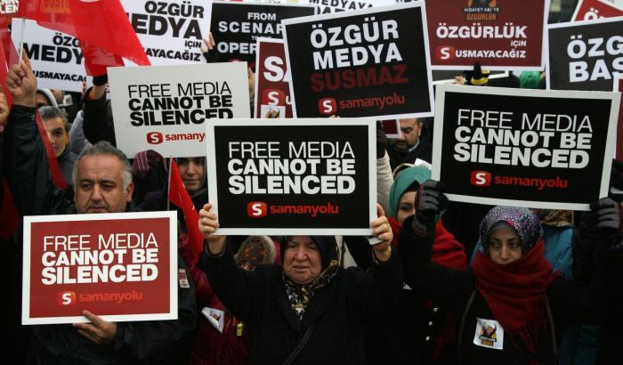 032553-manifestazione-per-la-libert-di-stampa-in-turchia Manifestazione per la libertà di stampa in Turchia