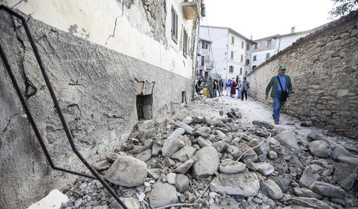 La distruzione nei paesi colpiti dal sisma