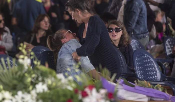 032A30-il-dolore-di-parenti-e-amici Il dolore di parenti e amici