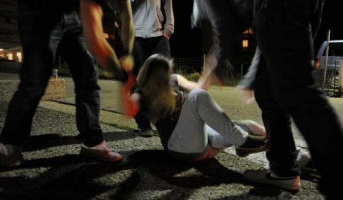 Violenza di gruppo su una ragazza