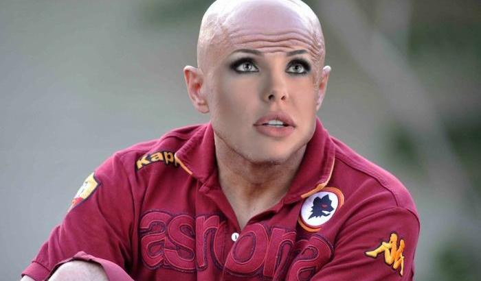 Una caricatura di Ilary Blasi, twittata da @pepromano: perché non lo fa lei l'allenatore della Roma?