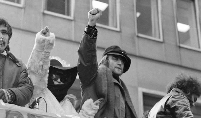 Imagine: tributo a John Lennon artista che cantava la pace