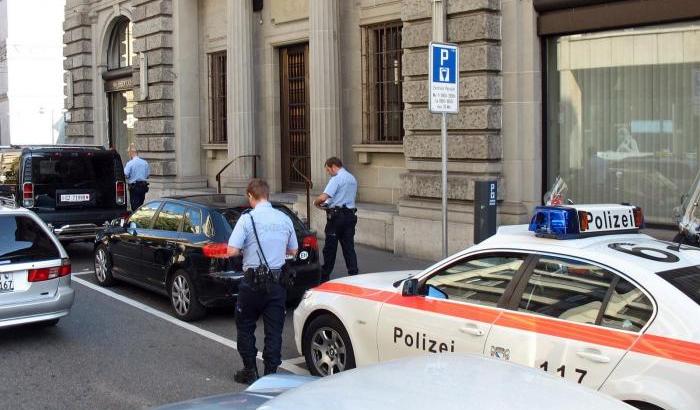 Un'auto multata in Svizzera
