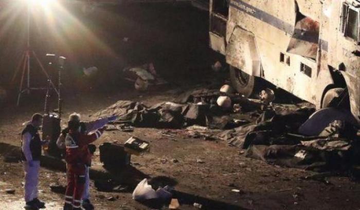 033E6C-gli-effetti-dell-attentato-a-istanbul Gli effetti dell'attentato a Istanbul