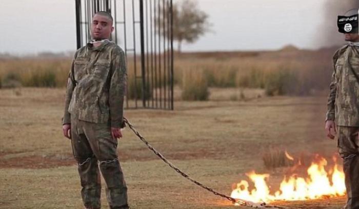 034097-i-due-soldati-turchi-poco-prima-di-essere-bruciati-vivi I due soldati turchi poco prima di essere bruciati vivi