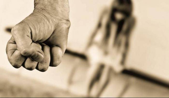 034429-violenza-su-una-donna Violenza su una donna