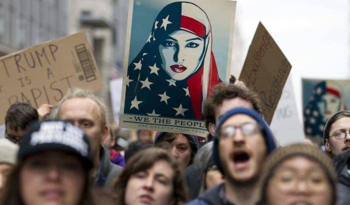 0344CD-black-bloc-in-azione Proteste anti-Trump