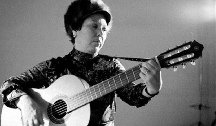 Rosa Balistreri, l'attivista con la chitarra: voce libera, spirito indomito