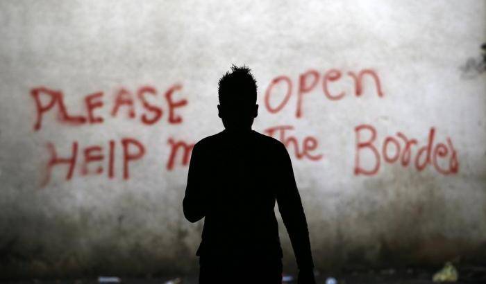 Un migrante a Belgrado