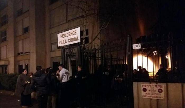 035285-tensioni-a-parigi-tra-polizia-e-comunita-cinese Tensioni a Parigi tra polizia e comunità cinese