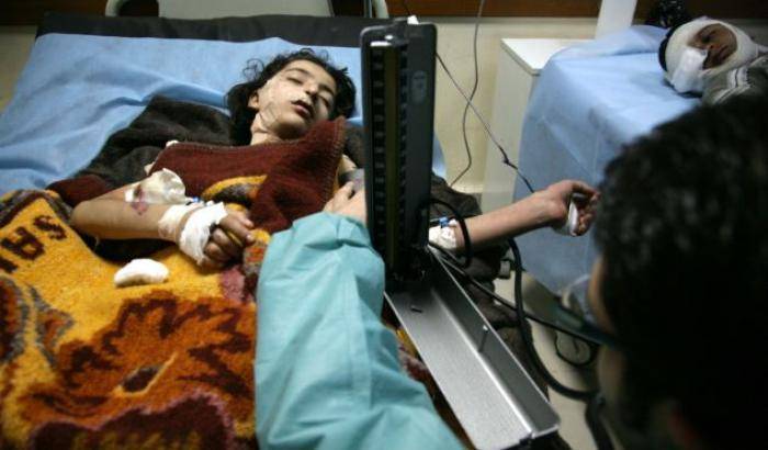 0354D0-una-bambina-ferita-dalle-bombe-in-siria Una bambina ferita dalle bombe in Siria