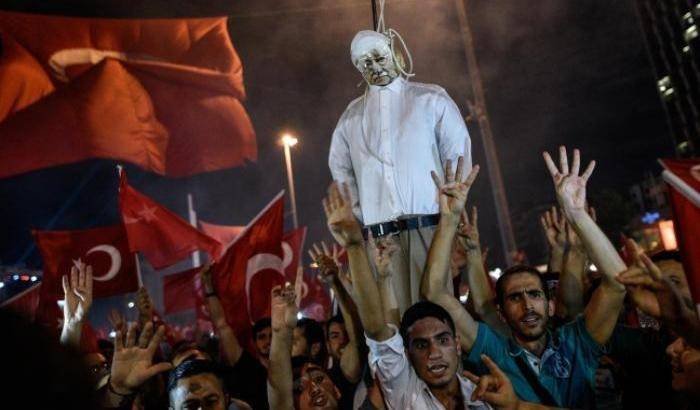 Manifestazione contro Gulen