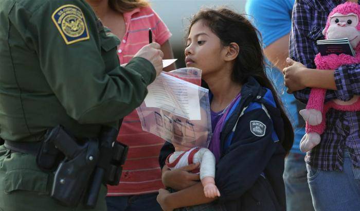 Migranti lasciati senza cure adeguate nei centri di detenzione