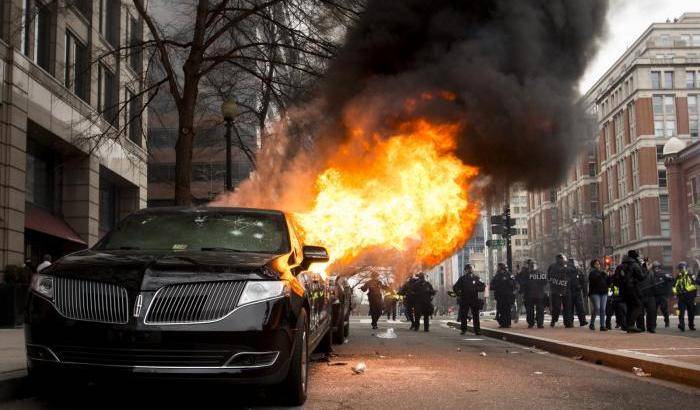 Aaron Cantu e Alexei Wood rischiano 70 anni per aver protestato con Trump