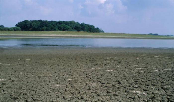 Il lago di Como secco