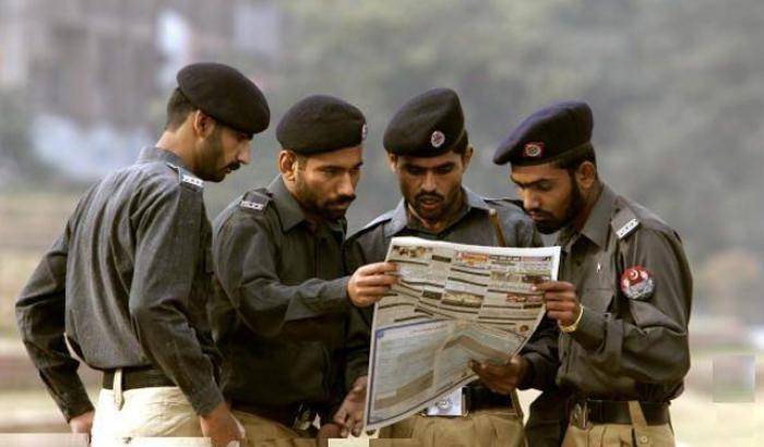 Polziotti in Pakistan
