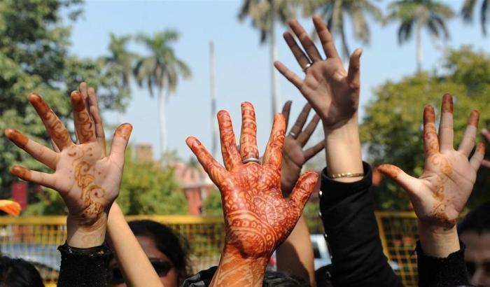 Manifestazione contro gli stupri in India