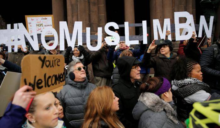 00049D4C-proteste-negli-usa-contro-l-ultimo-provvedimento-di-trump-sull-immigrazione-il-cosidetto-muslim-ban-1 Proteste negli Usa contro l'ultimo provvedimento di Trump sull'immigrazione, il cosidetto Muslim ban