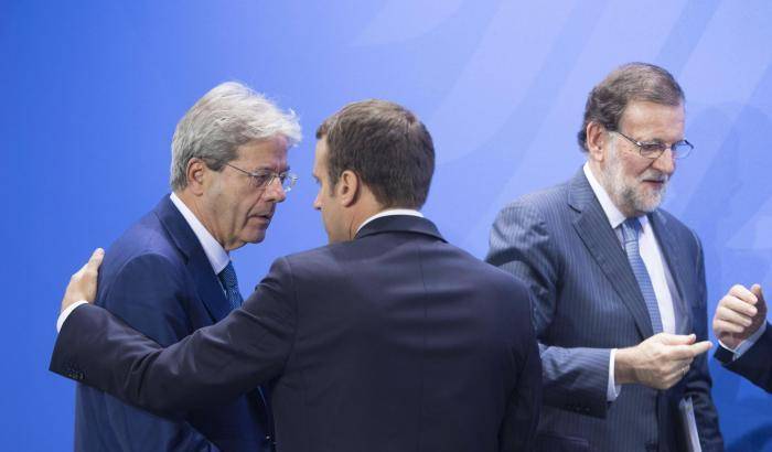 00049E21-macron-gentiloni-e-rajoy Macron, Gentiloni e Rajoy