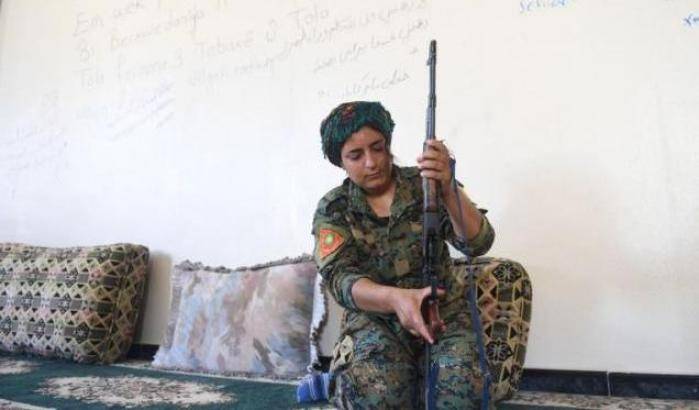 A Raqqa per vendicarsi e combattere l'Isis: storia di Heza, ex schiava sessuale yazida