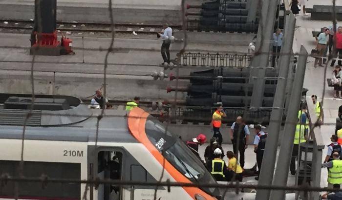 Incidente ferroviario a Barcellona: almeno 50 feriti