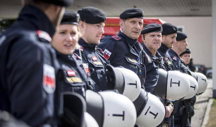 0004A5F6-poliziotti-austriaci Poliziotti austriaci