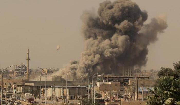 Bombardamenti a Raqqa