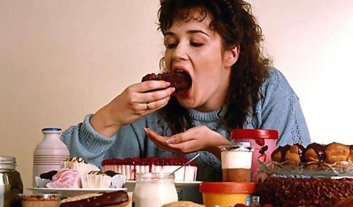 0004AB69-abbuffarsi Abbuffarsi