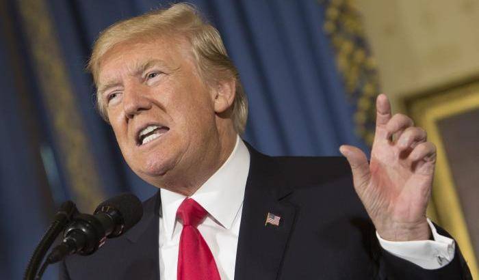 0004B92E-donald-trump-alla-partenza-verso-l-asia Donald Trump alla partenza verso l'Asia