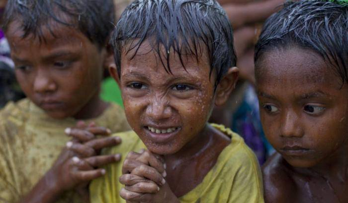 Fame, trafficanti di organi e pedofili: l'inferno dei piccoli Rohingya